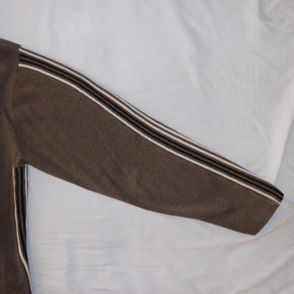 NY Basics V-Neck Sweater Striped Sides Sleeves - Picture 7 of 8